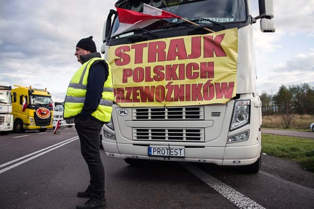 Блокада на кордоні з Польщею, чи пропускають там пасажирський транспорт1