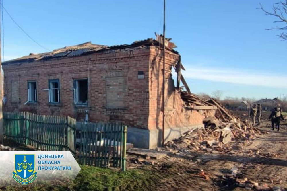 Окупанти вдарили касетними боєприпасами по селу на Донеччині три людини загинули4