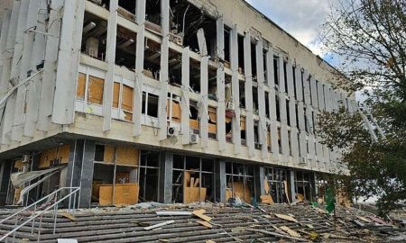 Ранковий обстріл Херсона під російську атаку потрапила бібліотека, у місті є загиблий2