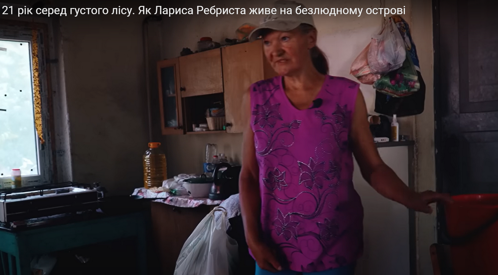 Українка живе на безлюдному острові посеред Дніпра вже 21 рік (фото, відео)10