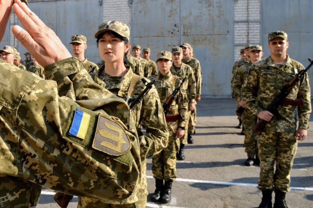 Військові кафедри у вишах хлопці та дівчата проходитимуть курс військової підготовки з 2024 року