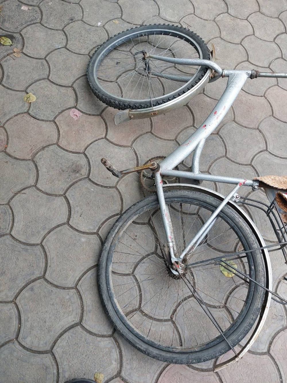 Ворожий безпілотник атакував велосипедиста у Бериславі, чоловік загинув2