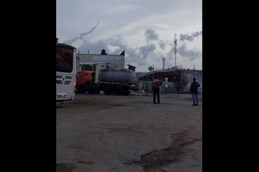 Вибухи в Криму 4 листопада окупанти кажуть, що уламки ракет впали на територію сухого доку в Керчі