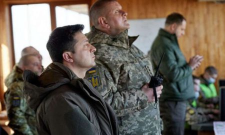 Зеленський закликав військове керівництво не втручатися в політику України