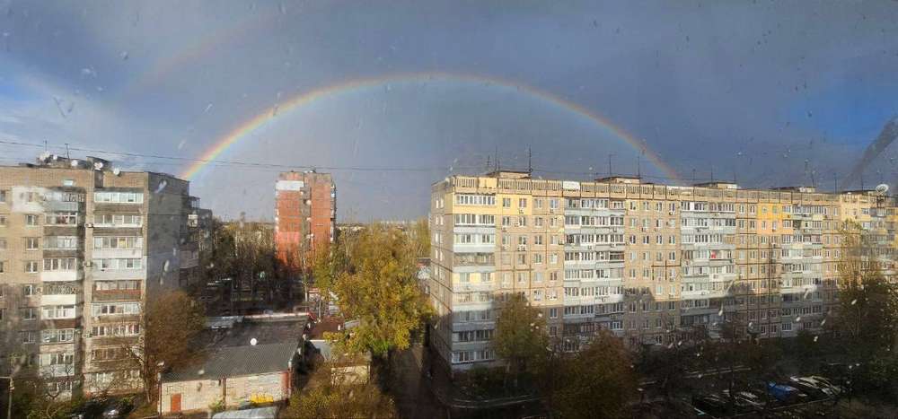 Подвійна райдуга у листопаді здивувала мешканців Дніпра сьогодні після буревію (фото)