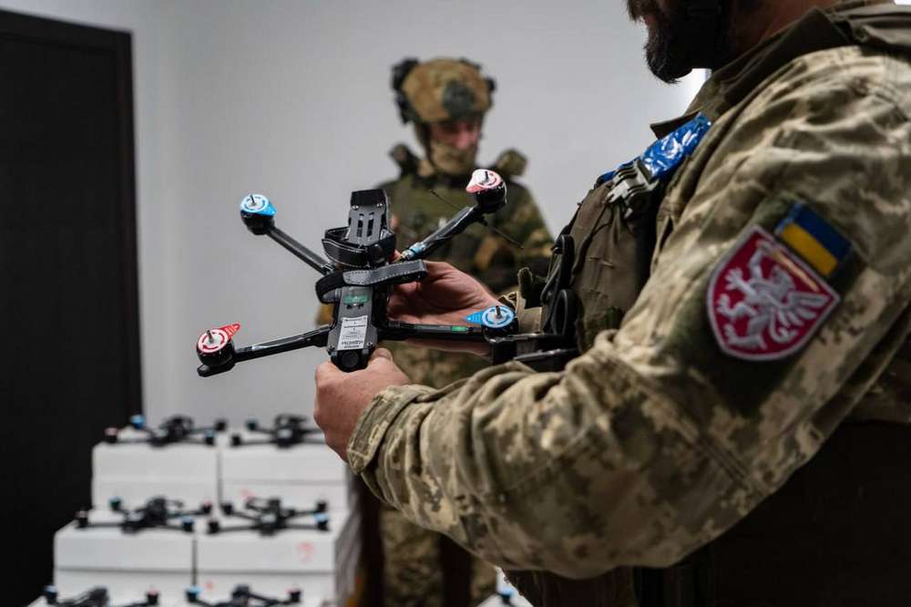 Військовим передали перші 3 000 FPV-дронів від операції «Єдність» (фото)