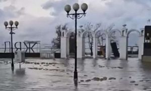 Небувалий шторм у Криму і на півдні росії: що відомо про наслідки (фото, відео)