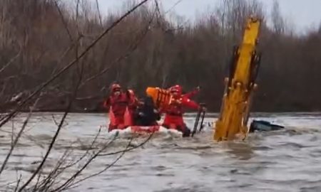На Франківщині трактор впав у річку