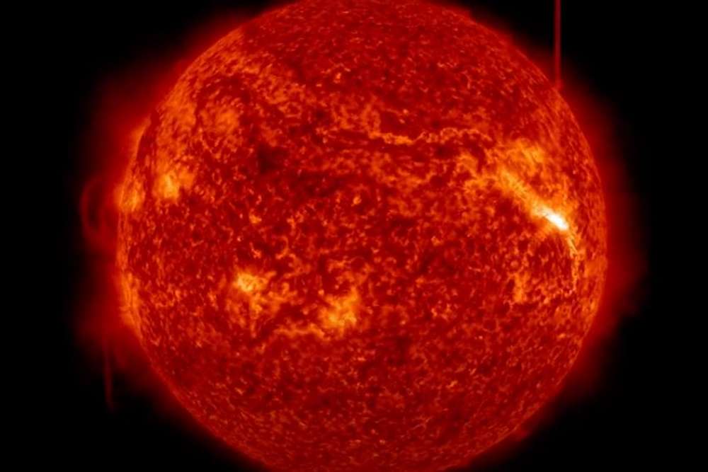 На Сонці стався найпотужніший за 6 років спалах: які наслідки для землян (відео)