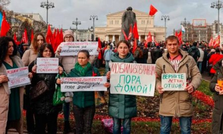 Кремль придушує протести дружин військових