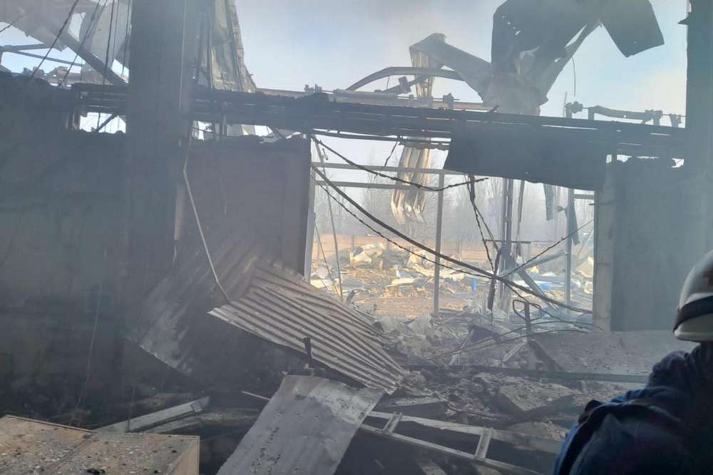 Окупанти вдарили по складу Червоного Хреста в Херсоні – знищено гуманітарну допомогу