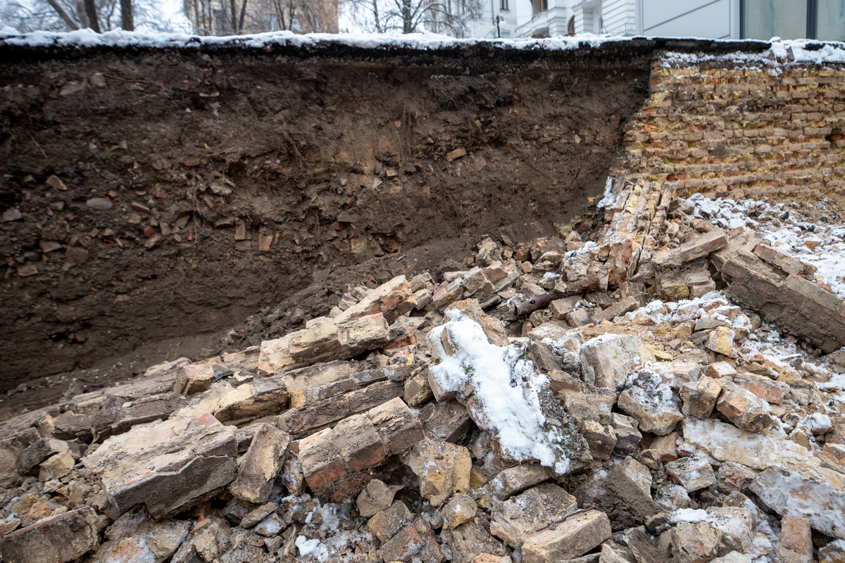 В Києві стався обвал ґрунту