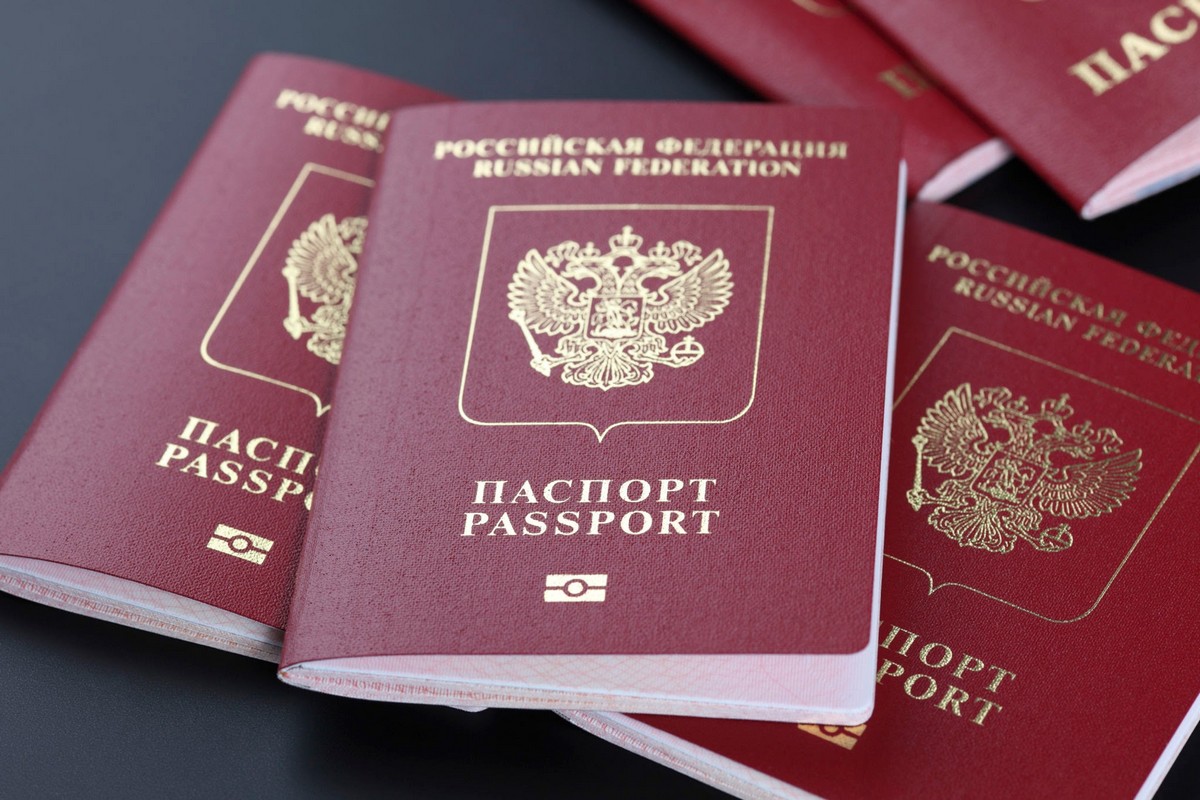 змушують отримати закордонний паспорт росії