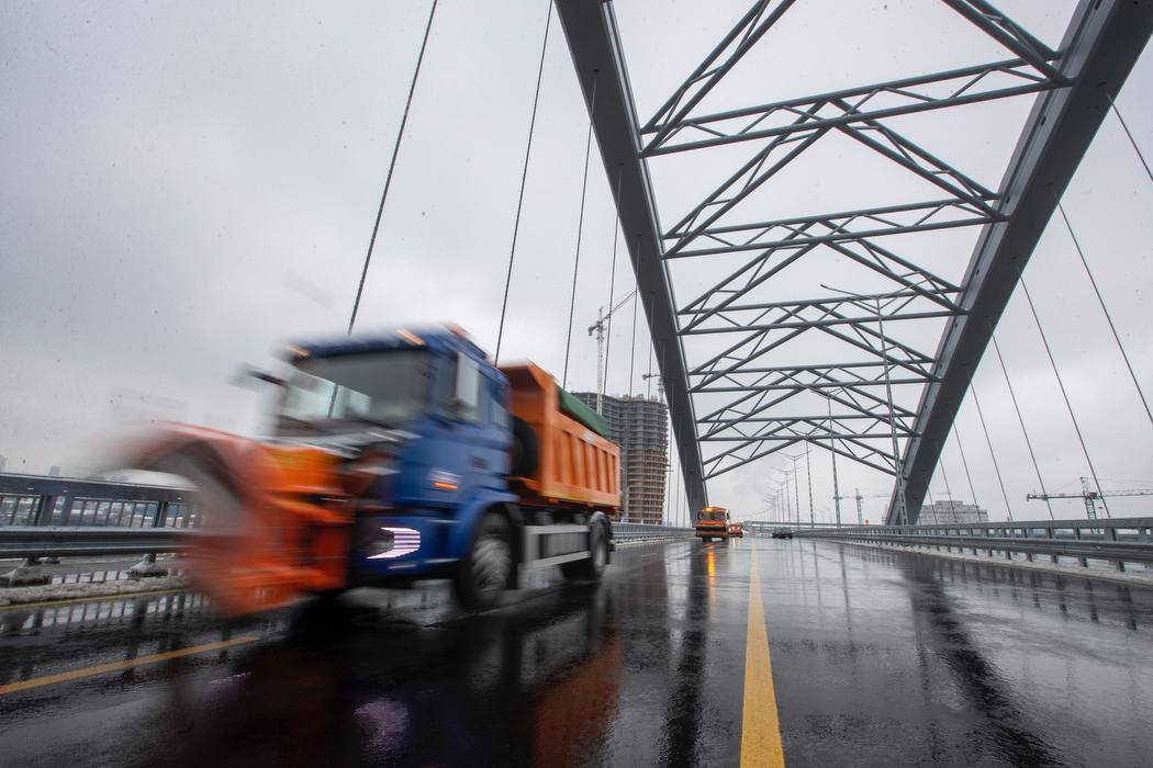 У Києві частково відкрили рух новозбудованим Подільсько-Воскресенським мостом