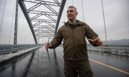 У Києві частково відкрили рух новозбудованим Подільсько-Воскресенським мостом