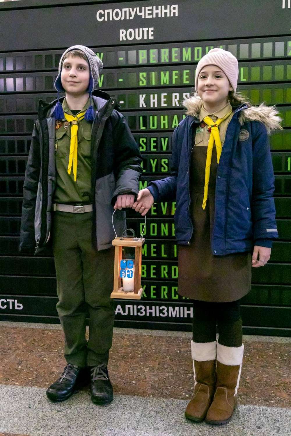 Вифлеємський вогонь миру прибув до України: його можна взяти на 24 вокзалах (фото)