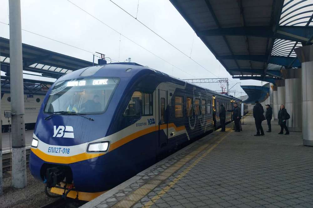 20 грудня вирушили у перші рейси модернізовані електропоїзди Dnipro City Express
