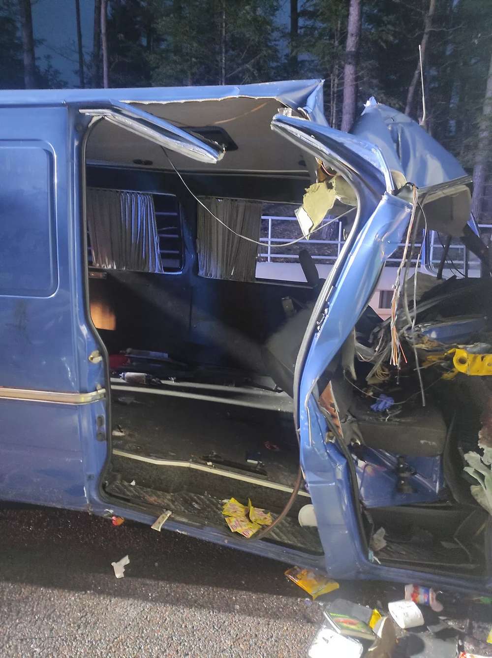 У Польщі мікроавтобус з українцями врізався у фуру, що стояла біля кордону – є жертви