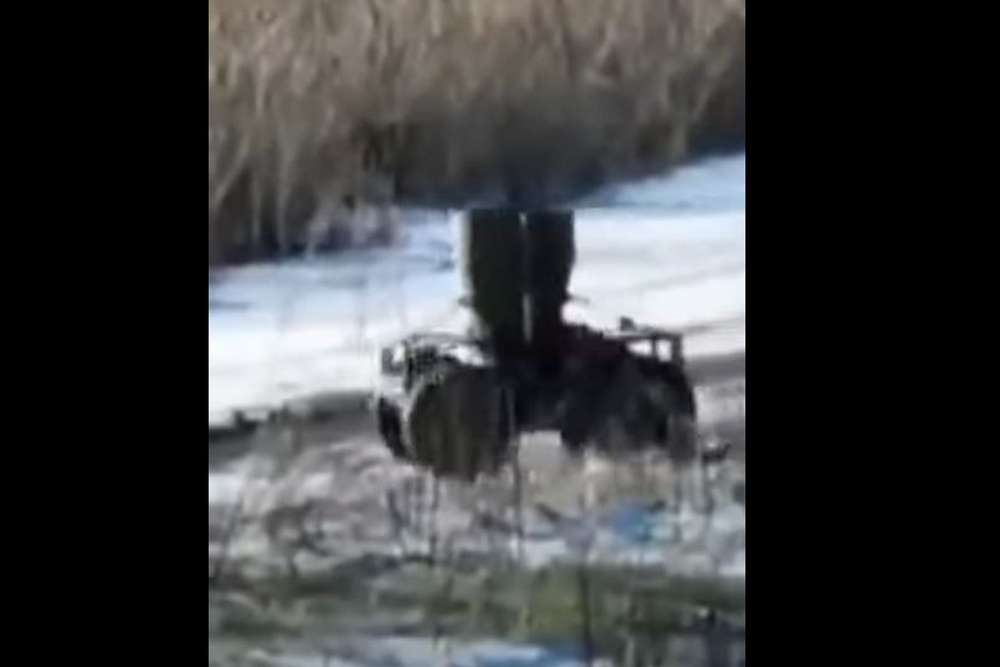 Український дрон пройшов 4 км в тилу окупантів і підірвав міст (відео)