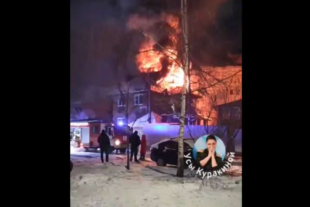 У Росії горів будинок племінника Путіна, якому раніше спалили приймальню (відео)