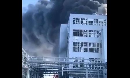 На росії у Шахтах вибухнув завод, який тільки відкрили у 2023 році (відео)