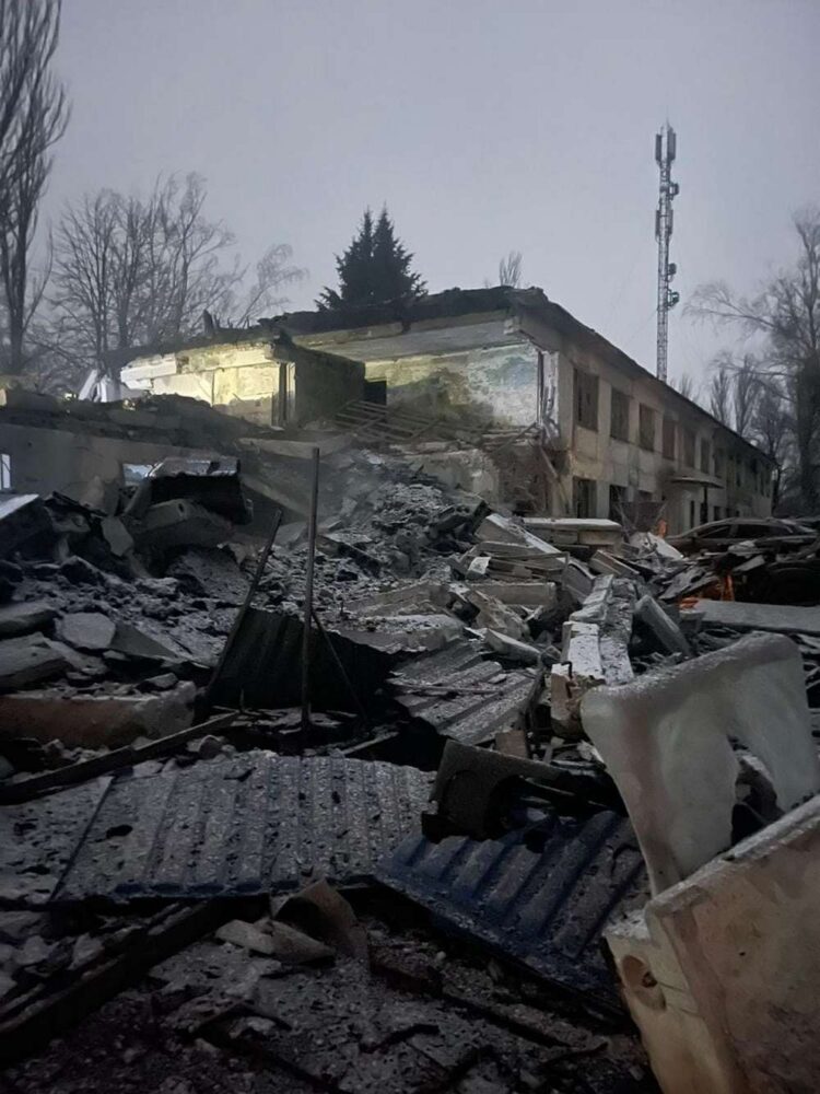 Окупанти серед ночі вдарили ракетами по Мирнограду: шестеро поранених, серед них діти