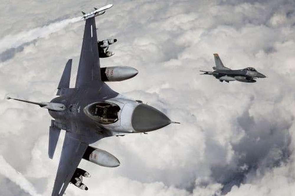 Навчання українських пілотів на F-16 у Міноборони розкрили деталі
