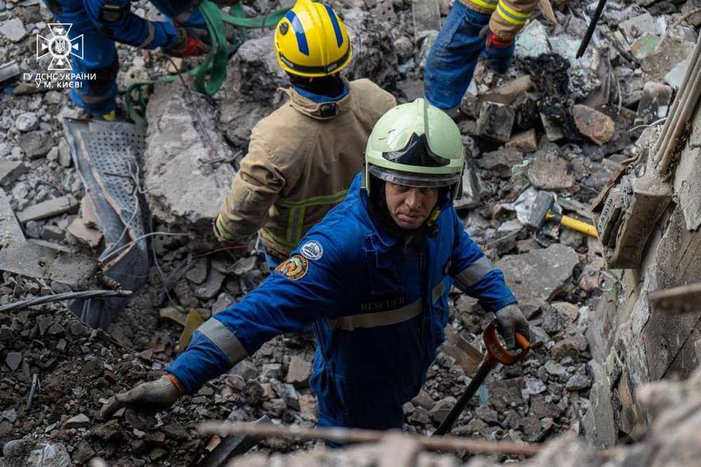 Обстріл Києва 29 грудня рятувальники завершили розбір завалів, який тривав майже тиждень4