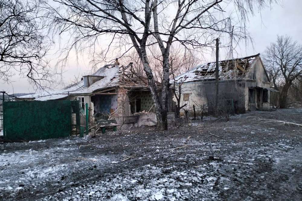 Окупанти вдарили керованими авіабомбами по селу на Харківщині, загинула жінка1