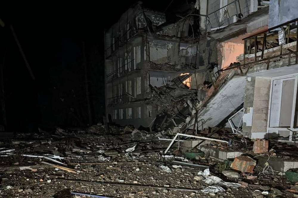 Окупанти вночі вдарили по Кураховому зруйновані дитсадок та школа15