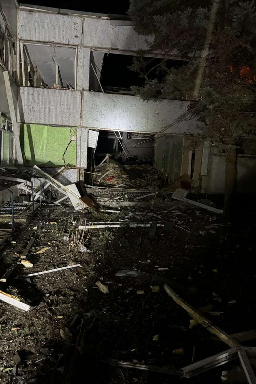 Окупанти вночі вдарили по Кураховому зруйновані дитсадок та школа2