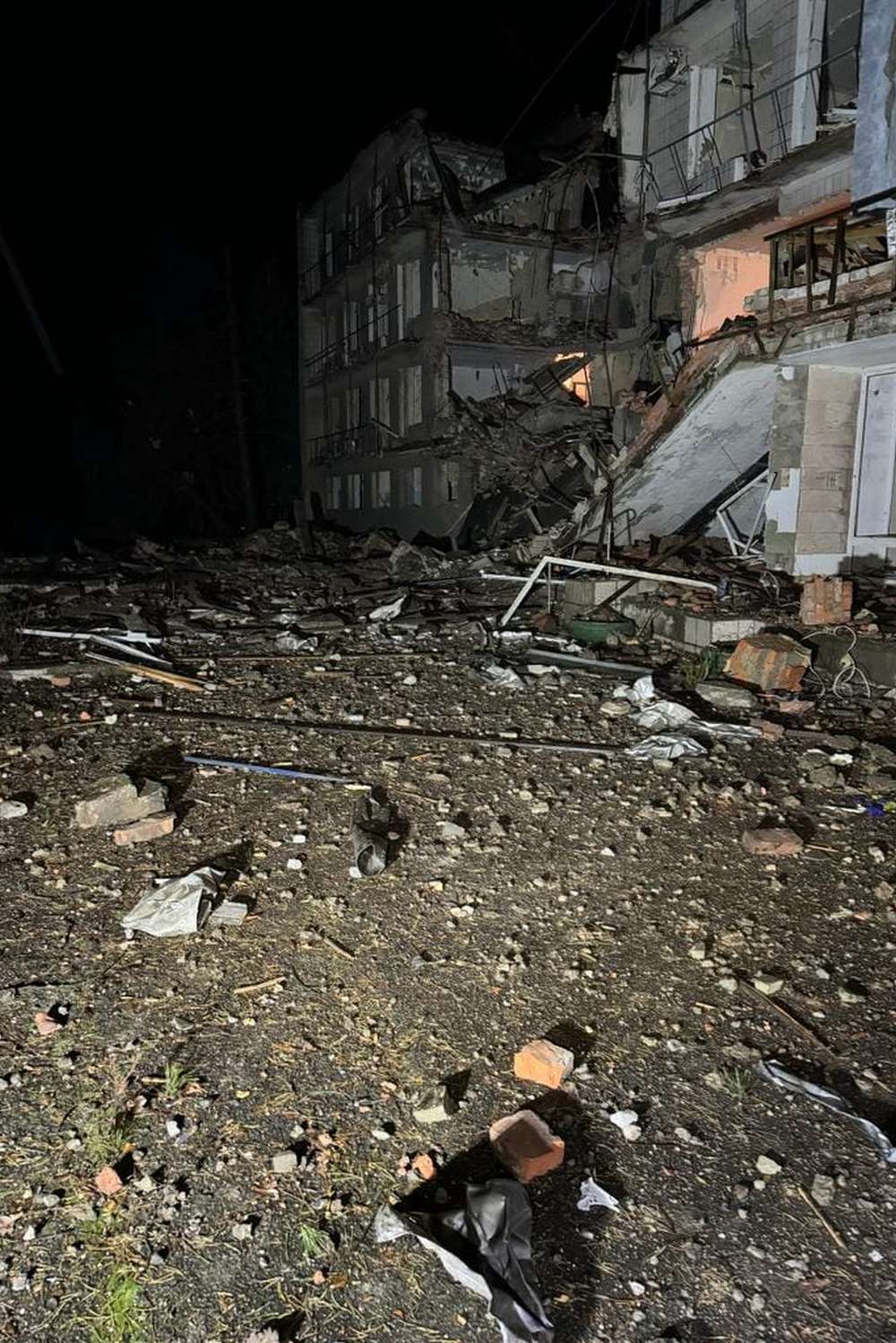 Окупанти вночі вдарили по Кураховому зруйновані дитсадок та школа5