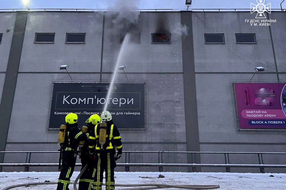 У Києві сталася пожежа в ТЦ евакуювали близько 200 людей1