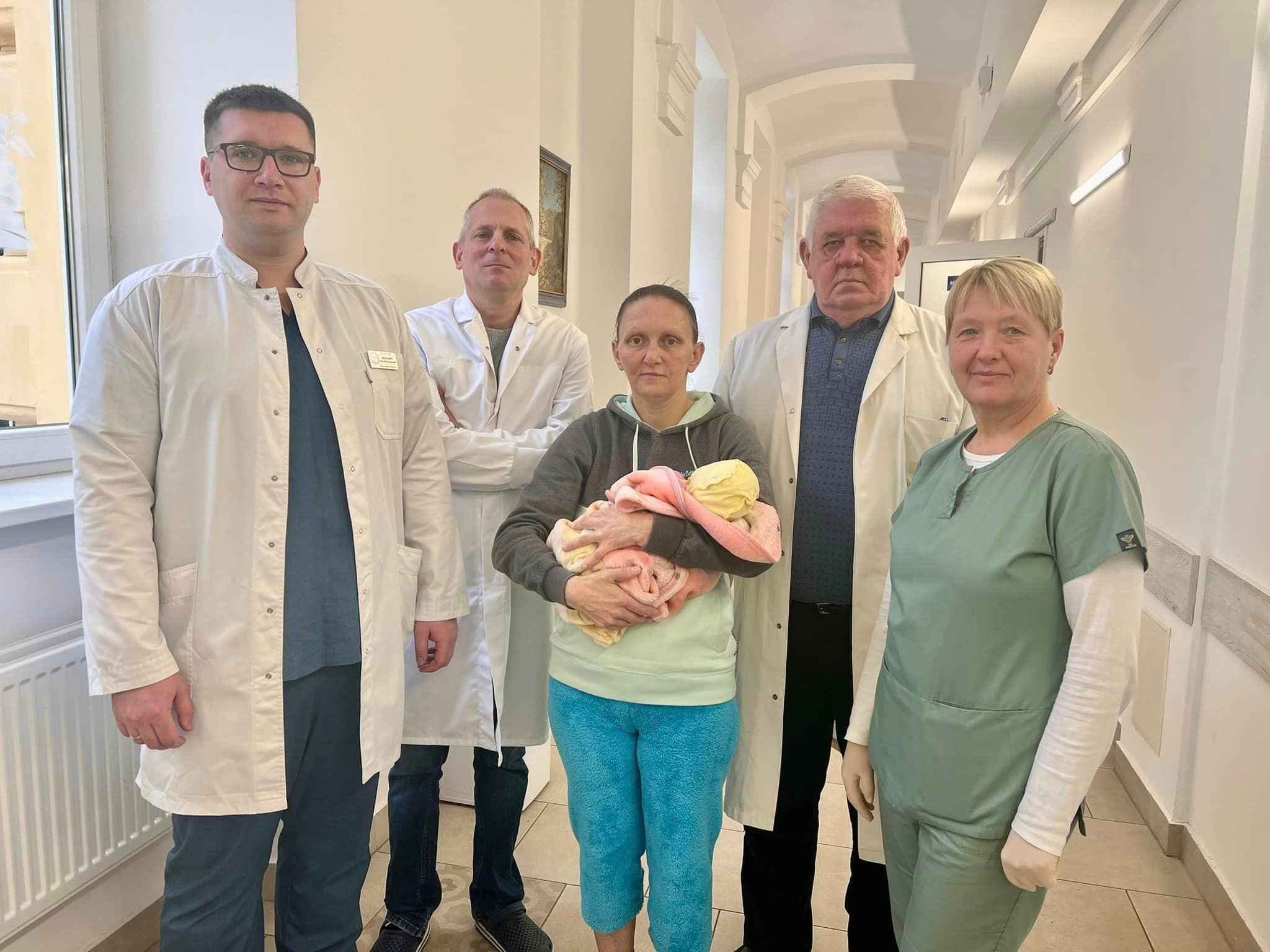 У Львові 40 річна жінка народила 11 дитину (фото)