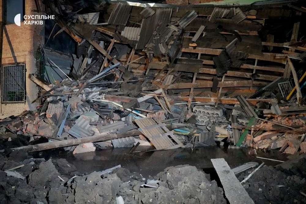 Окупанти вдарили ракетами по школі у Харкові, пошкодили підземний водопровід (фото)