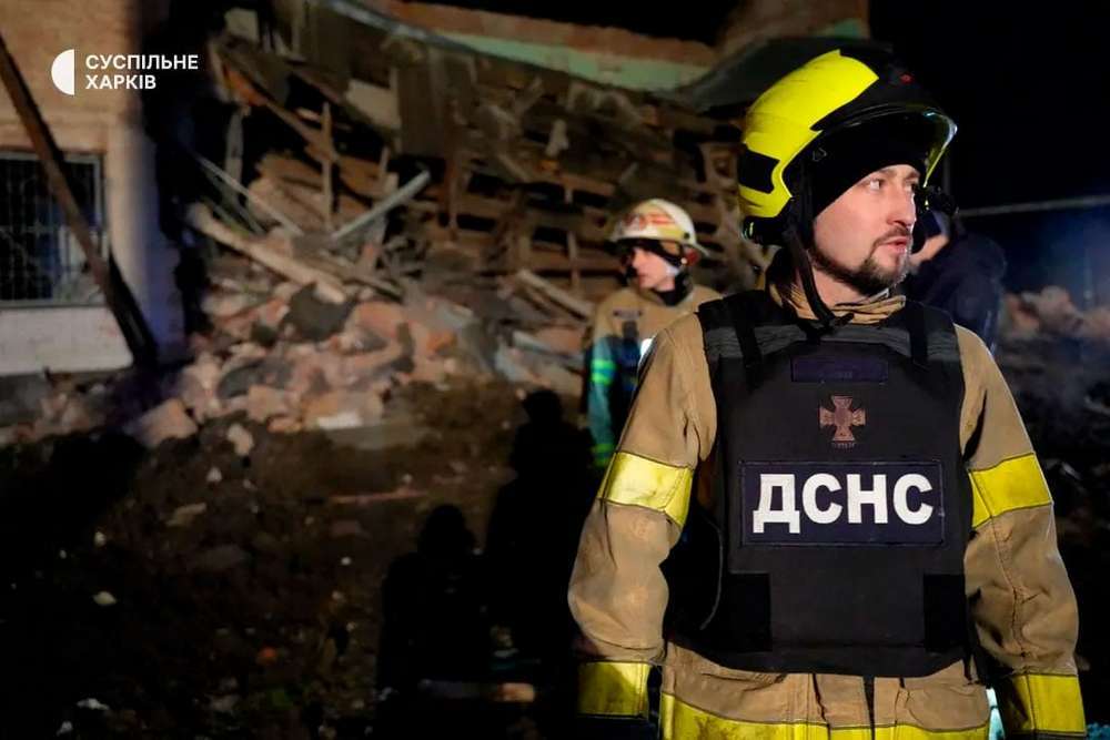 Окупанти вдарили ракетами по школі у Харкові, пошкодили підземний водопровід (фото)