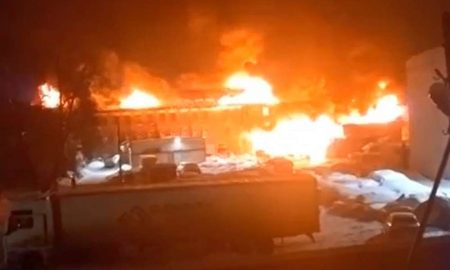 Під час комунального колапсу росіяни гріються пожежами – вночі палало у Москві і Підмосков’ї (відео)