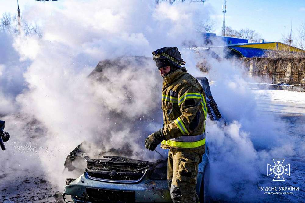 Окупанти вбили у Херсоні людей під час обстрілу вдень 12 січня (фото, відео)