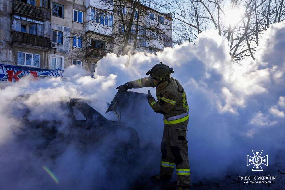 Окупанти вбили у Херсоні людей під час обстрілу вдень 12 січня (фото, відео)