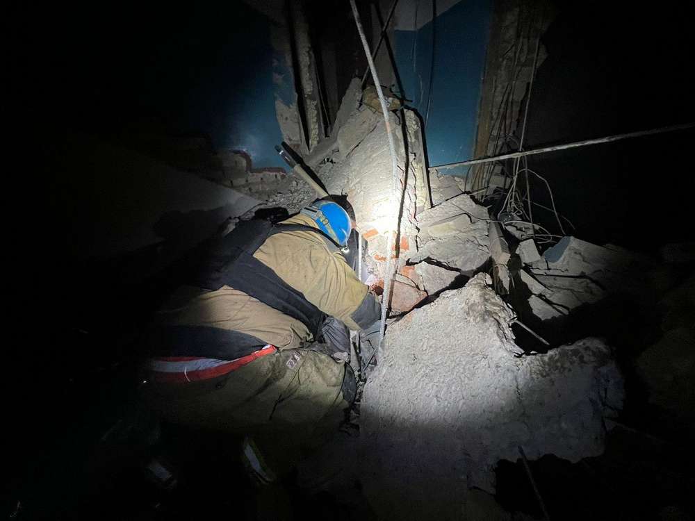 У Нью-Йорку призупинили пошуки 5 людей, які можуть знаходитися під завалами багатоповерхівки