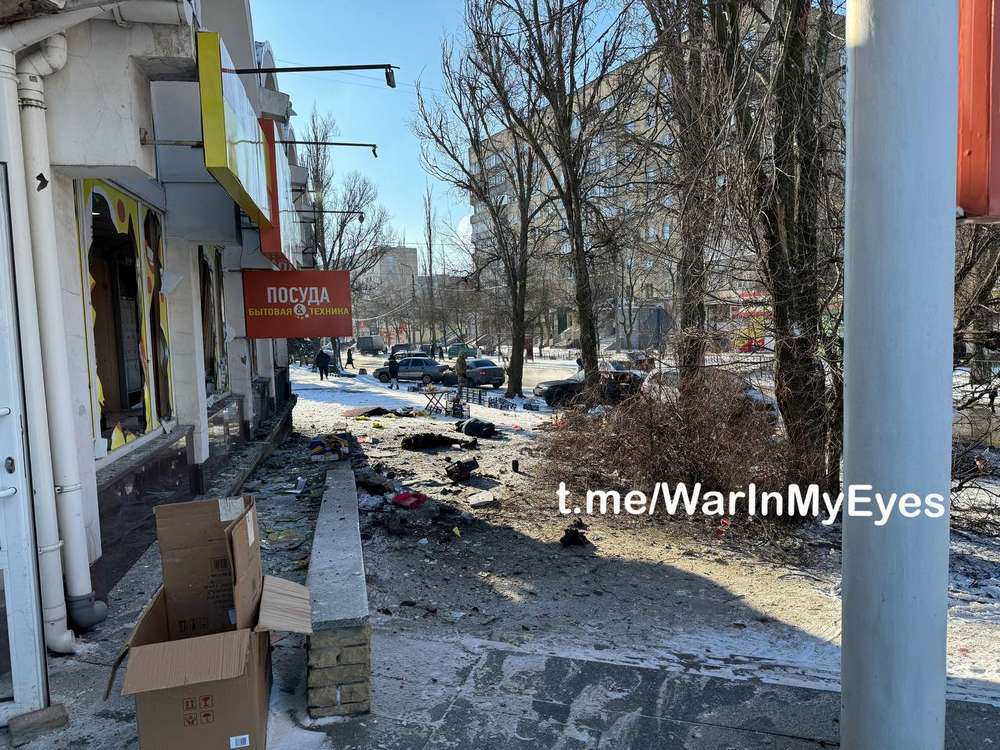 У Донецьку повідомляють про 13 загиблих внаслідок обстрілу ринку (фото 18+)