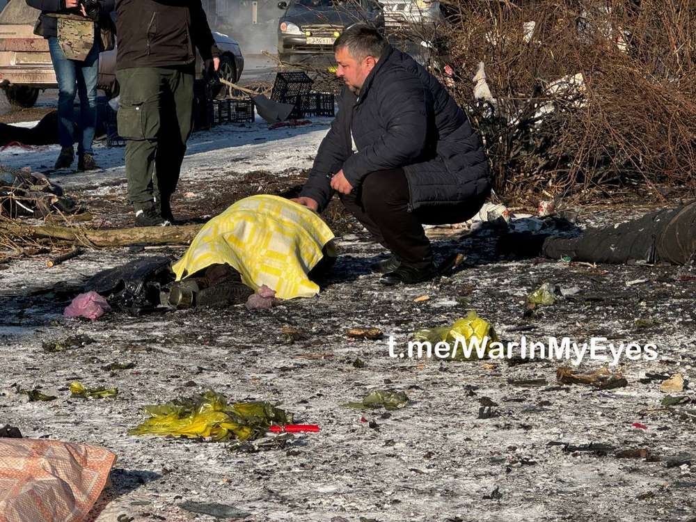 У Донецьку повідомляють про 13 загиблих внаслідок обстрілу ринку (фото 18+)