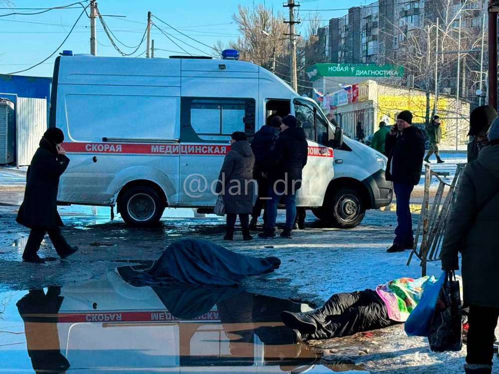 У Донецьку повідомляють про 13 загиблих внаслідок обстрілу ринку (фото 18+)