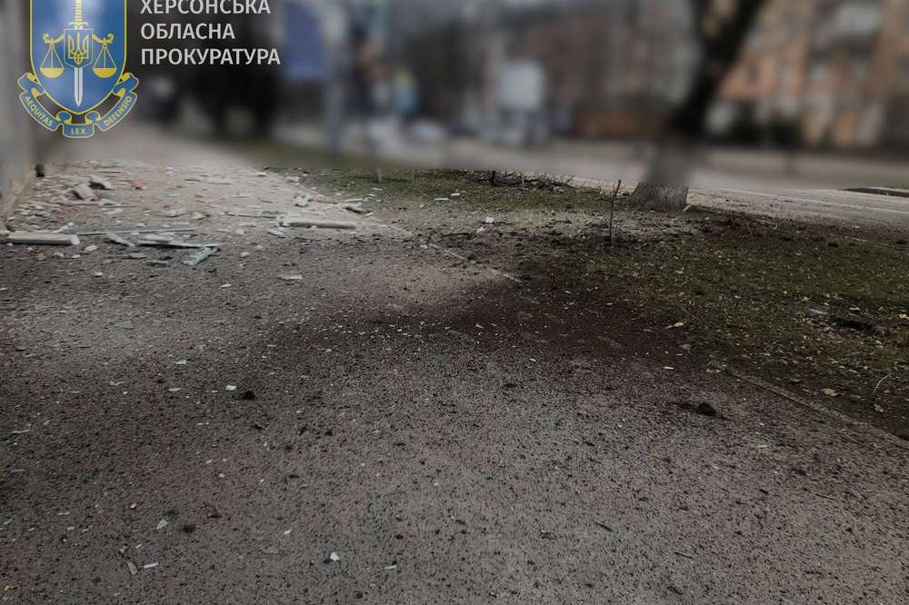 Росіяни вдарили по лікарні у Херсоні: серед постраждалих медики
