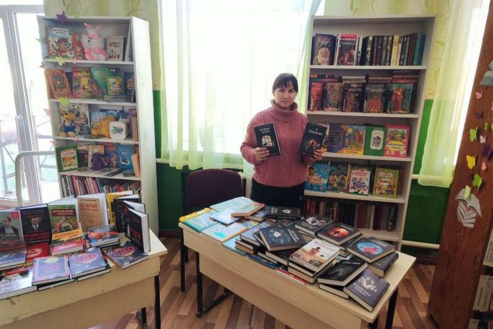 На окуповану Херсонщину росіяни завезли книжки про Януковича та «СВО»