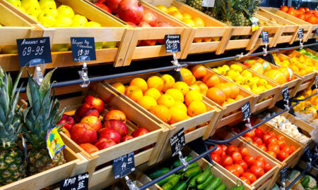 ціни на фрукти та ягоди