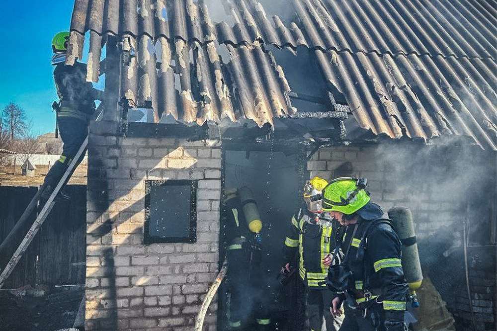 Трирічна дитина загинула на пожежі, ще двоє постраждали: трагедія на Донеччині