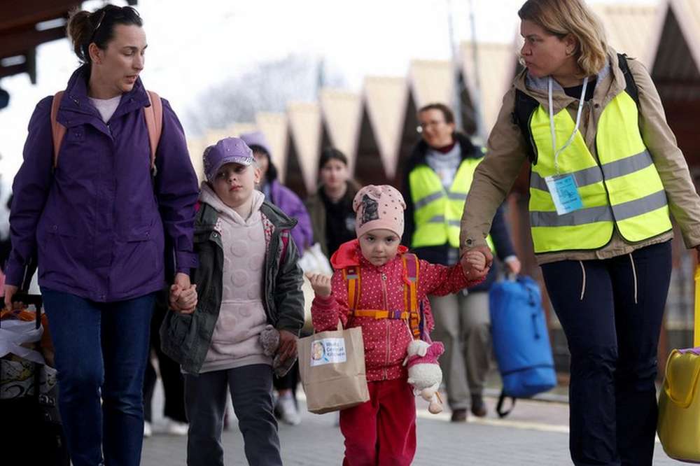 Українські біженці масово їдуть в одну з країн ЄС