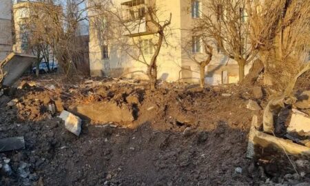 Армія РФ атакувала Куп’янськ пошкоджено багатоповерхівку та аграрне підприємство (фото)