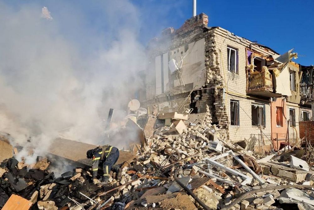 Обстріл Куп’янська 17 лютого – зруйновано житловий будинок, під завалами можуть бути люди (фото)